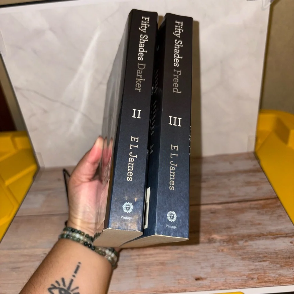 Fifty Shades Darker and Freed by E L James - Picture 4 of 6